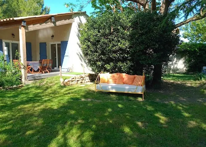 Villa Avec Piscine Dans Un Avre De Verdure
