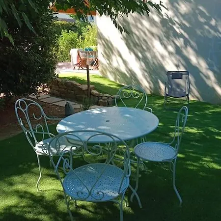 Villa Avec Piscine Dans Un Avre De Verdure Caderousse Exterior foto