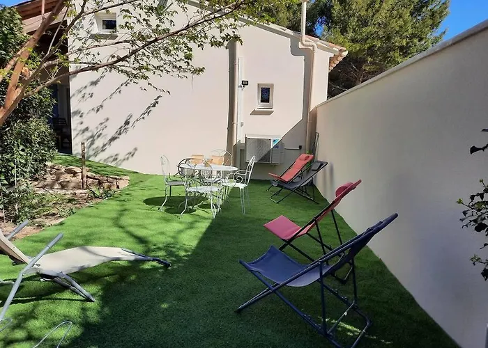Villa Avec Piscine Dans Un Avre De Verdure